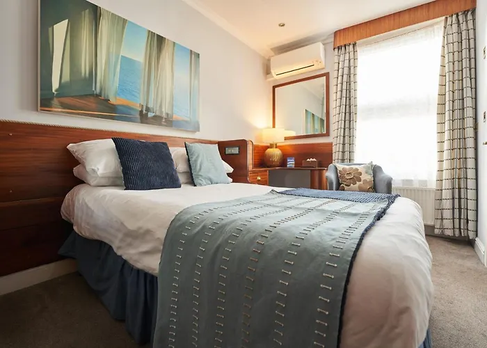 Top Dartmouth Hotels for Scenic Devon Stays